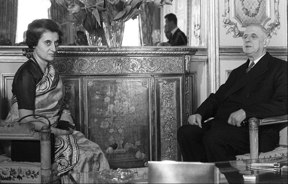 Πώς η μόδα βοήθησε τις γυναίκες πολιτικούς στην καριέρα τους -Τα χρωματιστά κοστούμια της Μέρκελ, οι κοτσίδες της Τιμοσένκο [εικόνες] | iefimerida.gr 5