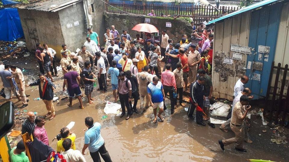 Πανικός σε σιδηροδρομικό σταθμό στη Μουμπάι - 22 νεκροί, 30 τραυματίες [εικόνες & βίντεο]  | iefimerida.gr 0