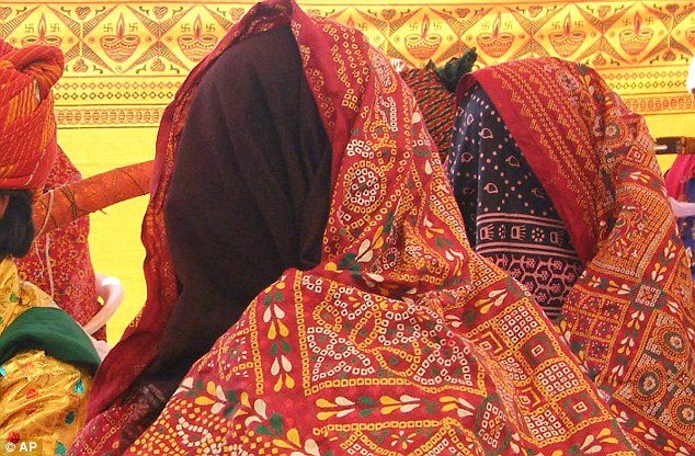 Σπαρακτικό γράμμα 13χρονης Ινδής στον καθηγητή της: Πείτε στους γονείς μου να μη με παντρέψουν [εικόνες] | iefimerida.gr 1