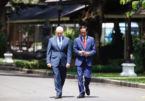 Στην Ινδονησία ο Πενς για την επέκταση των εμπορικών σχέσεων των δύο χωρών [εικόνες] | iefimerida.gr 1