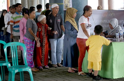 Aλλαγή σκυτάλης στην Ινδονησία: Εχασε ο χριστιανός κυβερνήτης που δικάζεται για βλασφημία [εικόνες] | iefimerida.gr 3