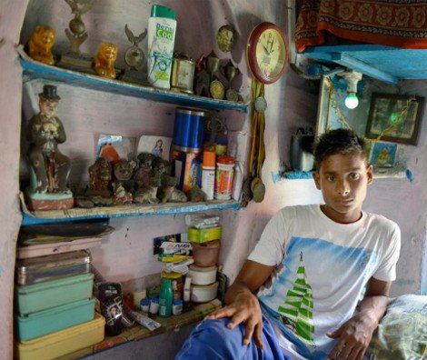 Σαν όνειρο: 16χρονος Ινδός από φτωχογειτονιά με «κόκκινα φανάρια» ταξιδεύει στο Ολντ Τράφορντ για προπονήσεις με τη Μάντσεστερ [εικόνες] | iefimerida.gr 1