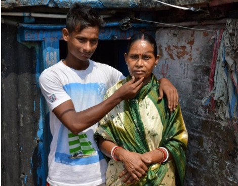 Σαν όνειρο: 16χρονος Ινδός από φτωχογειτονιά με «κόκκινα φανάρια» ταξιδεύει στο Ολντ Τράφορντ για προπονήσεις με τη Μάντσεστερ [εικόνες] | iefimerida.gr 2