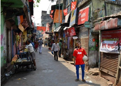 Σαν όνειρο: 16χρονος Ινδός από φτωχογειτονιά με «κόκκινα φανάρια» ταξιδεύει στο Ολντ Τράφορντ για προπονήσεις με τη Μάντσεστερ [εικόνες] | iefimerida.gr 4