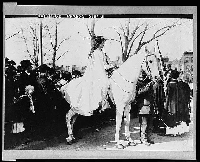 Διαδήλωση γυναικών στην Ουάσινγκτον: Μια ιστορική παράδοση από το 1923, με τις σουφραζέτες [εικόνες] | iefimerida.gr 1