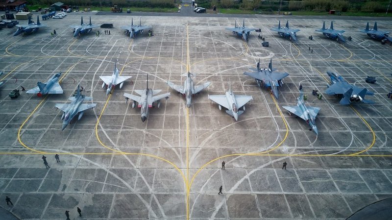 Ο «Ηνίοχος» μόλις ξεκίνησε -Επίδειξη δύναμης από ελληνικά και συμμαχικά μαχητικά [εικόνες & βίντεο] | iefimerida.gr 0