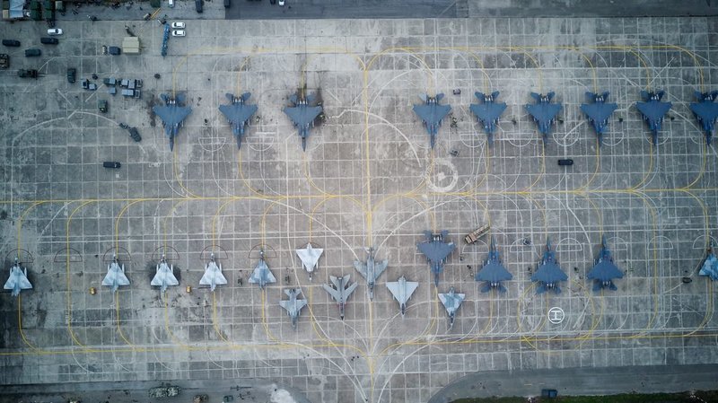 Ο «Ηνίοχος» μόλις ξεκίνησε -Επίδειξη δύναμης από ελληνικά και συμμαχικά μαχητικά [εικόνες & βίντεο] | iefimerida.gr 1