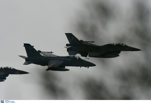 Μαχητικά αεροσκάφη πέταξαν στον αττικό ουρανό -Μοναδικά στιγμιότυπα [εικόνες] | iefimerida.gr 10