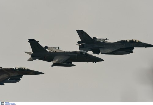 Μαχητικά αεροσκάφη πέταξαν στον αττικό ουρανό -Μοναδικά στιγμιότυπα [εικόνες] | iefimerida.gr 11