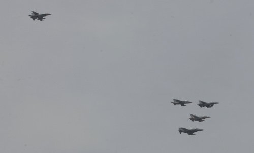 Μαχητικά αεροσκάφη πέταξαν στον αττικό ουρανό -Μοναδικά στιγμιότυπα [εικόνες] | iefimerida.gr 1
