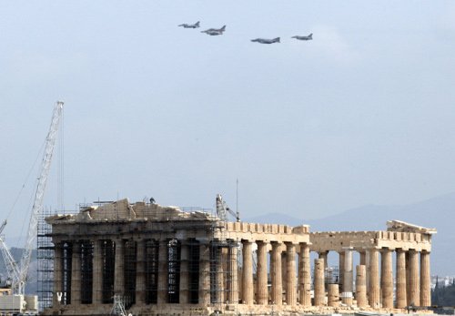 Μαχητικά αεροσκάφη πέταξαν στον αττικό ουρανό -Μοναδικά στιγμιότυπα [εικόνες] | iefimerida.gr 6