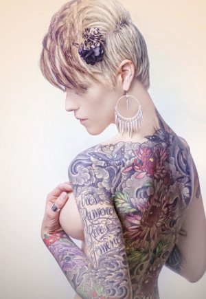 Τα κορίτσια με τα τατουάζ -Μοντέλα αποκαλύπτουν το γυμνό τους σώμα που θυμίζει καμβά [εικόνες] | iefimerida.gr 0