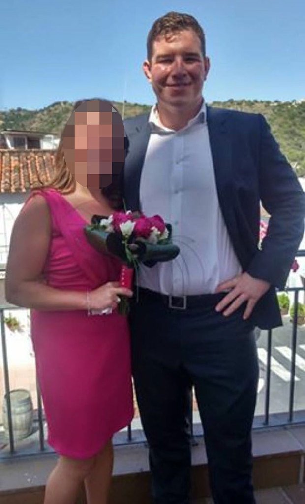 Βρετανός πόζαρε χαμογελώντας με τον αεροπειρατή της EgyptAir -Ηταν στους τελευταίους που απελευθερώθηκαν [εικόνες] | iefimerida.gr 1