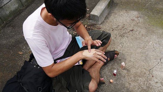 O οδηγός του μπακούρη – Πως να υποκριθείτε πως έχετε σχέση στο instagram [εικόνες] | iefimerida.gr 0