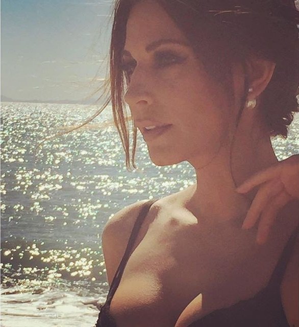 Κατερίνα Παπουτσάκη, η πρώτη που φωτογραφίζεται φέτος με μαγιό [εικόνες] | iefimerida.gr 1