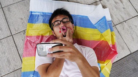 O οδηγός του μπακούρη – Πως να υποκριθείτε πως έχετε σχέση στο instagram [εικόνες] | iefimerida.gr 7