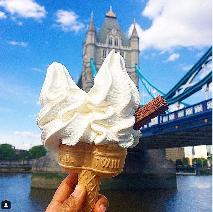 Η blogger που «τρώει» τον κόσμο -Εχει έρθει στην Αθήνα και τη Σαντορίνη [εικόνες] | iefimerida.gr 2