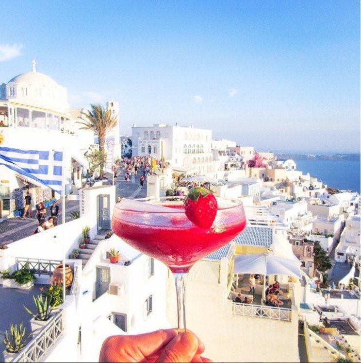 Η blogger που «τρώει» τον κόσμο -Εχει έρθει στην Αθήνα και τη Σαντορίνη [εικόνες] | iefimerida.gr 1