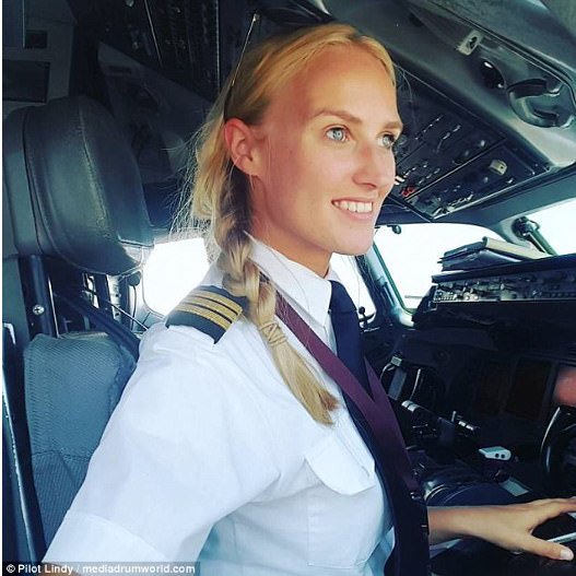 H ξανθιά πιλότος με τους 80.000 followers στο Instragram που διαφημίζει την Ελλάδα [εικόνες & βίντεο] | iefimerida.gr 1