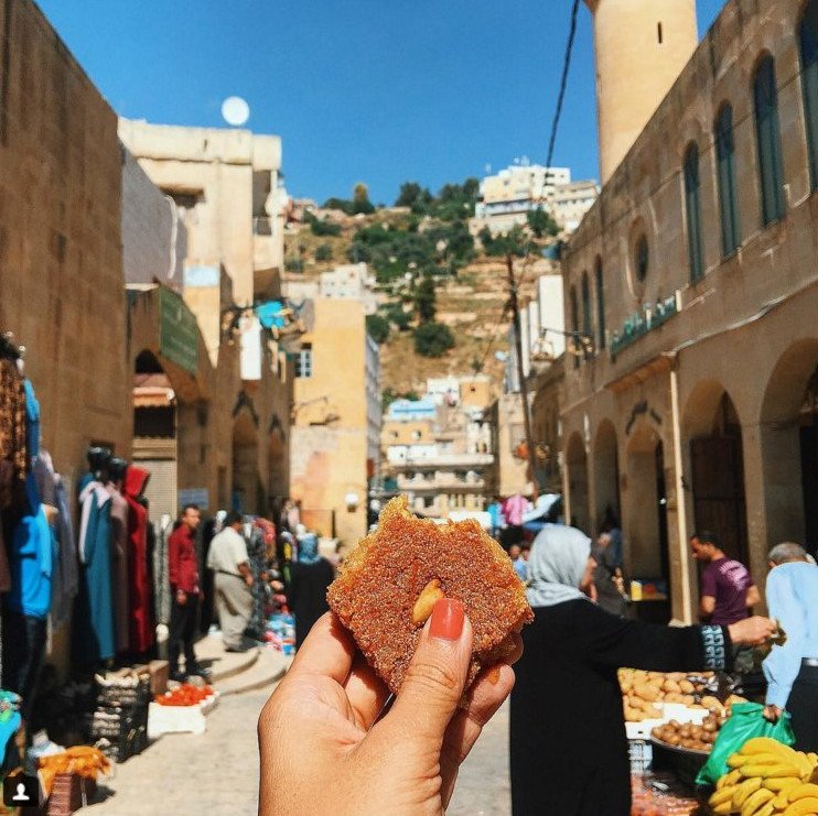 Η blogger που «τρώει» τον κόσμο -Εχει έρθει στην Αθήνα και τη Σαντορίνη [εικόνες] | iefimerida.gr 9