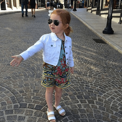 Αυτό είναι το μικρότερο πλουσιόπαιδο του Instagram: Φοράει Gucci, οδηγεί... μίνι Mercedes, έχει 80.000 «ακολούθους» και είναι μόλις τριών ετών [εικόνες] | iefimerida.gr 0