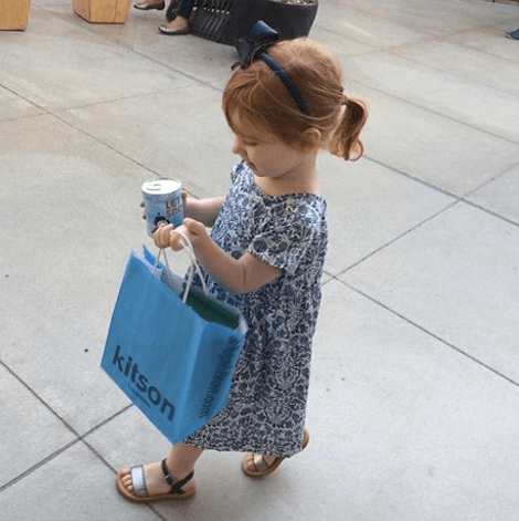 Αυτό είναι το μικρότερο πλουσιόπαιδο του Instagram: Φοράει Gucci, οδηγεί... μίνι Mercedes, έχει 80.000 «ακολούθους» και είναι μόλις τριών ετών [εικόνες] | iefimerida.gr 3