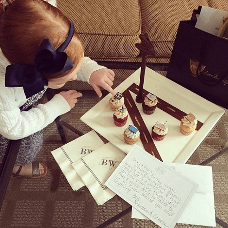 Αυτό είναι το μικρότερο πλουσιόπαιδο του Instagram: Φοράει Gucci, οδηγεί... μίνι Mercedes, έχει 80.000 «ακολούθους» και είναι μόλις τριών ετών [εικόνες] | iefimerida.gr 5