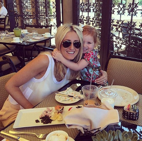 Αυτό είναι το μικρότερο πλουσιόπαιδο του Instagram: Φοράει Gucci, οδηγεί... μίνι Mercedes, έχει 80.000 «ακολούθους» και είναι μόλις τριών ετών [εικόνες] | iefimerida.gr 6