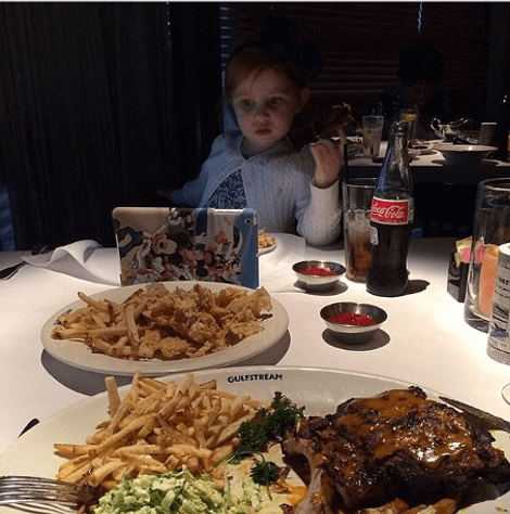 Αυτό είναι το μικρότερο πλουσιόπαιδο του Instagram: Φοράει Gucci, οδηγεί... μίνι Mercedes, έχει 80.000 «ακολούθους» και είναι μόλις τριών ετών [εικόνες] | iefimerida.gr 7