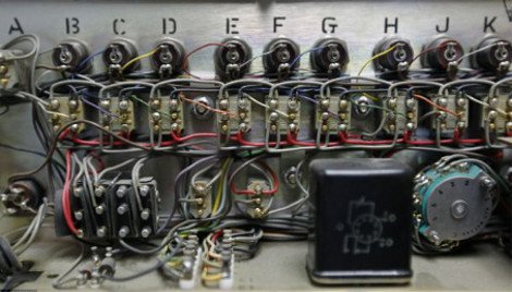 Σε αυτό το αλλόκοτο δωμάτιο γεννήθηκε το Ιντερνετ -Από που έφυγε το πρώτο e-mail και πώς η τεράστια αυτή επιτυχία, συνδέθηκε με μια αποτυχία [εικόνες] | iefimerida.gr 3