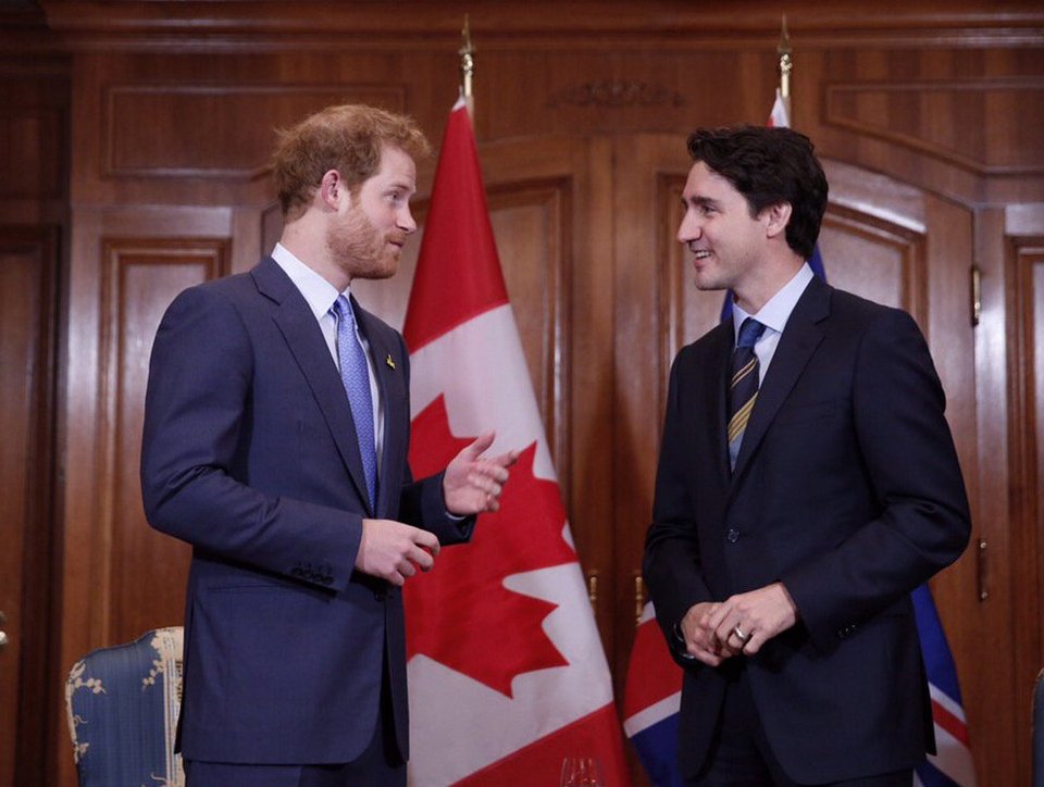 Οταν ο (πρίγκιπας) Χάρι γνώρισε τον Τριντό -Η «πρόκληση» του Καναδού πρωθυπουργού [εικόνες&βίντεο] | iefimerida.gr 0