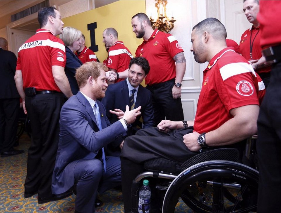 Οταν ο (πρίγκιπας) Χάρι γνώρισε τον Τριντό -Η «πρόκληση» του Καναδού πρωθυπουργού [εικόνες&βίντεο] | iefimerida.gr 7