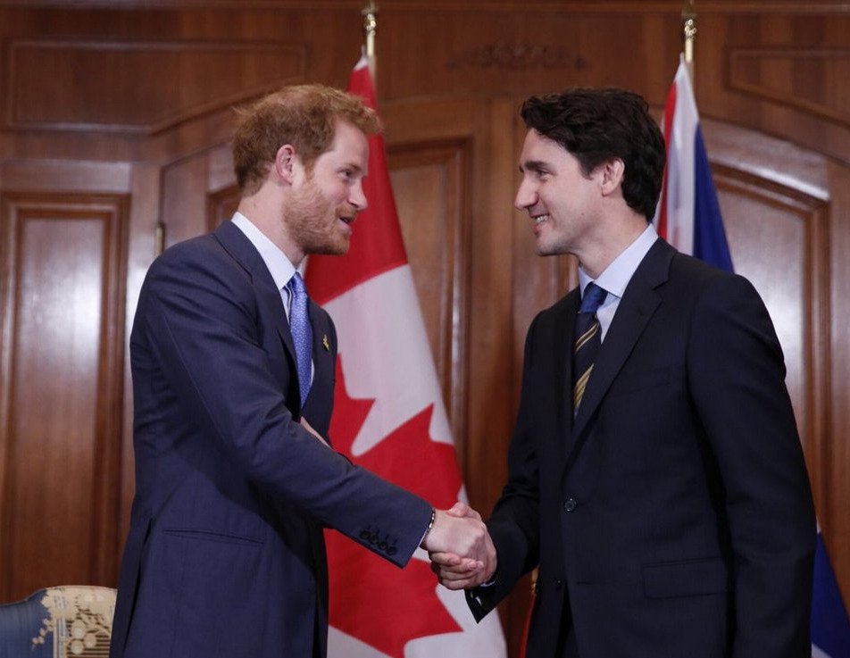 Οταν ο (πρίγκιπας) Χάρι γνώρισε τον Τριντό -Η «πρόκληση» του Καναδού πρωθυπουργού [εικόνες&βίντεο] | iefimerida.gr 8