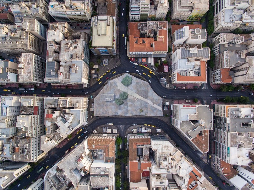 Ξαφνικά η Ομόνοια έγινε καταφύγιο -Καμουφλαρισμένη και «χαμένη» από το Google maps [εικόνες]  | iefimerida.gr 0