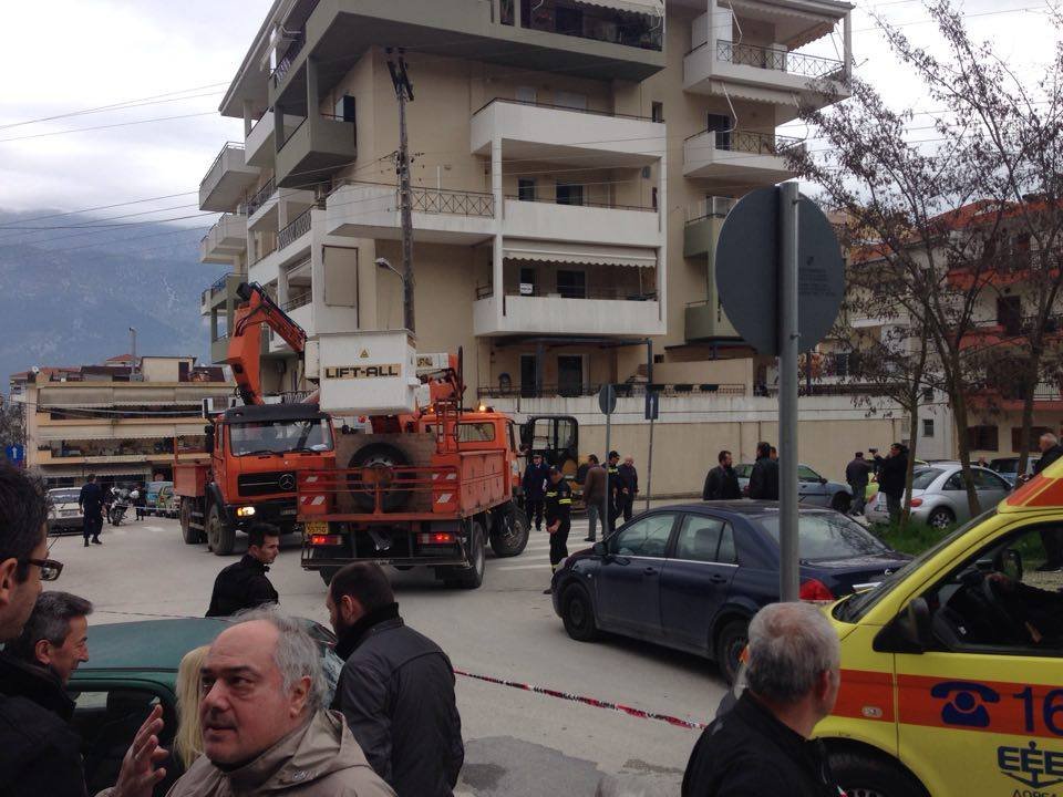 Ιωάννινα: Σε κρίσιμη κατάσταση οι 2 εργάτες που τους χτύπησε ρεύμα [εικόνες] | iefimerida.gr 0