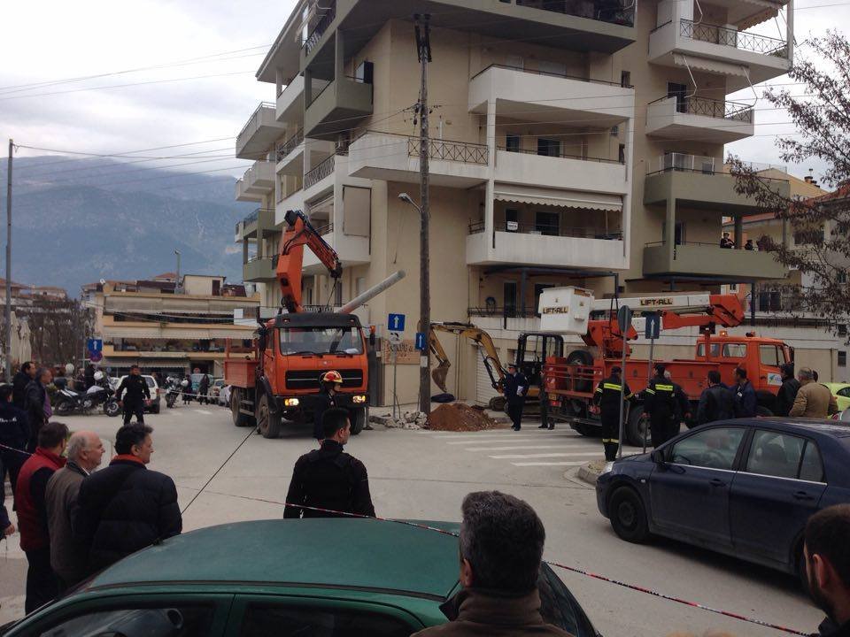 Ιωάννινα: Σε κρίσιμη κατάσταση οι 2 εργάτες που τους χτύπησε ρεύμα [εικόνες] | iefimerida.gr 1