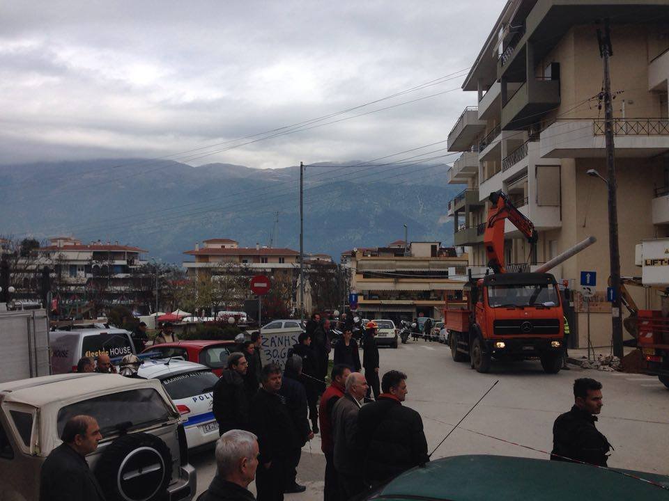 Ιωάννινα: Σε κρίσιμη κατάσταση οι 2 εργάτες που τους χτύπησε ρεύμα [εικόνες] | iefimerida.gr 2