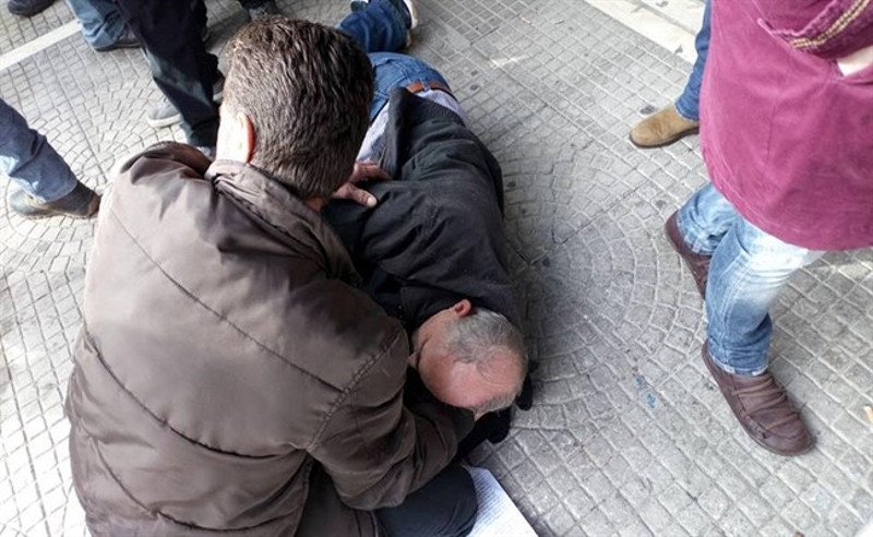 Ιωάννινα: Επεισόδια και συλλήψεις κατά τη διαμαρτυρία απολυμένων σε κατάστημα αλυσίδας σούπερ μάρκετ [εικόνες] | iefimerida.gr 1