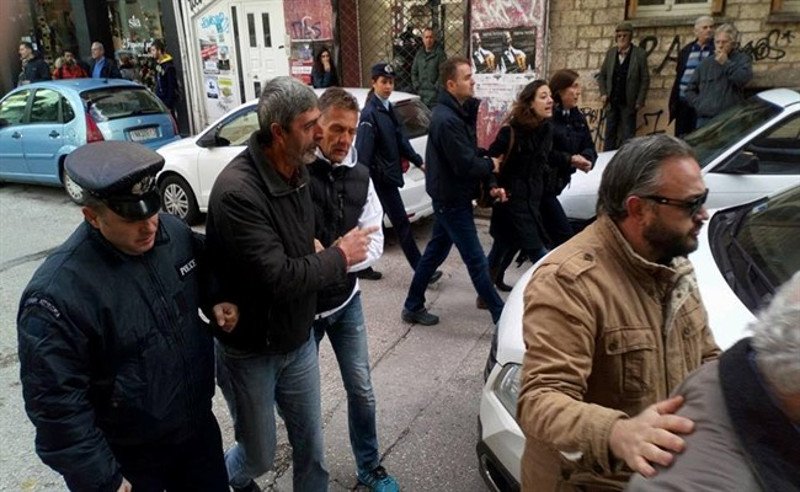 Ιωάννινα: Επεισόδια και συλλήψεις κατά τη διαμαρτυρία απολυμένων σε κατάστημα αλυσίδας σούπερ μάρκετ [εικόνες] | iefimerida.gr 2