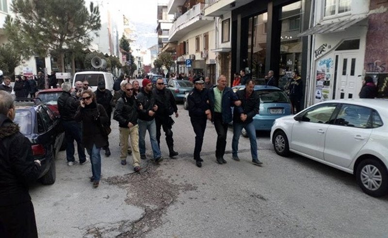 Ιωάννινα: Επεισόδια και συλλήψεις κατά τη διαμαρτυρία απολυμένων σε κατάστημα αλυσίδας σούπερ μάρκετ [εικόνες] | iefimerida.gr 3