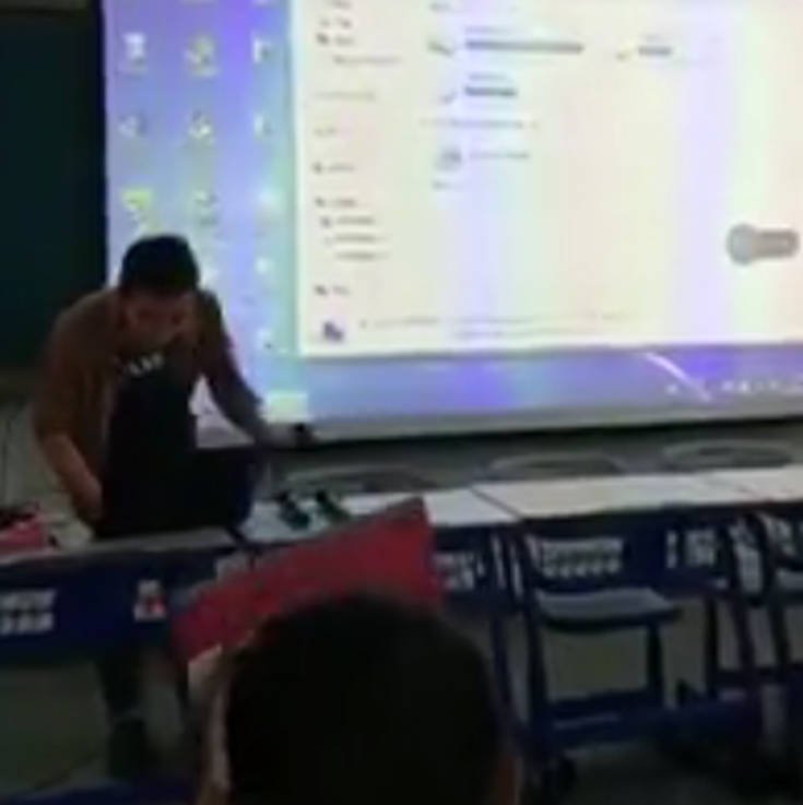 Γκάφα επικών διαστάσεων: Ο προτζέκτορας του καθηγητή άρχισε να παίζει... πορνό [εικόνες]  | iefimerida.gr 2