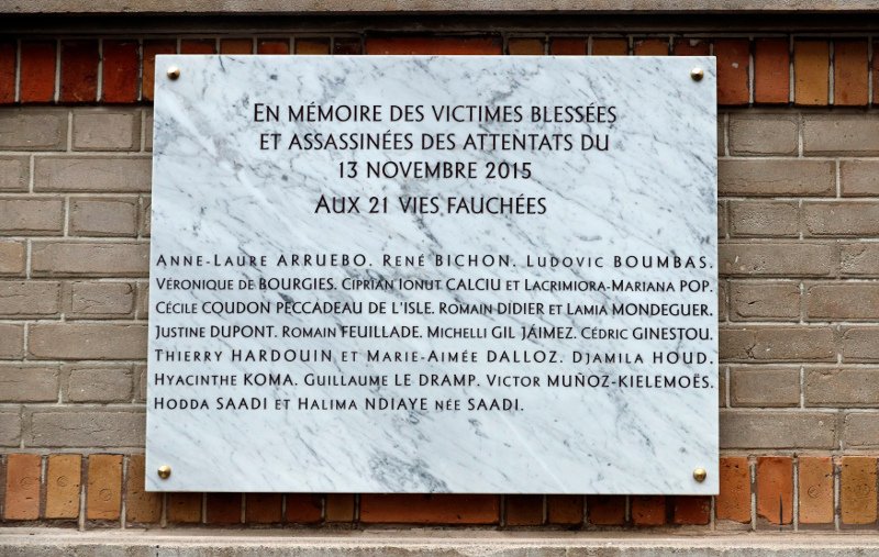 Ενας χρόνος από το μακελειό στο Παρίσι: Εκδηλώσεις μνήμης στη Γαλλία [εικόνες] | iefimerida.gr 0