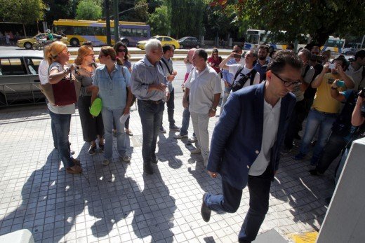 Δεύτερη ημέρα ταραχών στο Κανάλι της Βουλής - Η διαμαρτυρία των συμβασιούχων [εικόνες& βίντεο] | iefimerida.gr 0