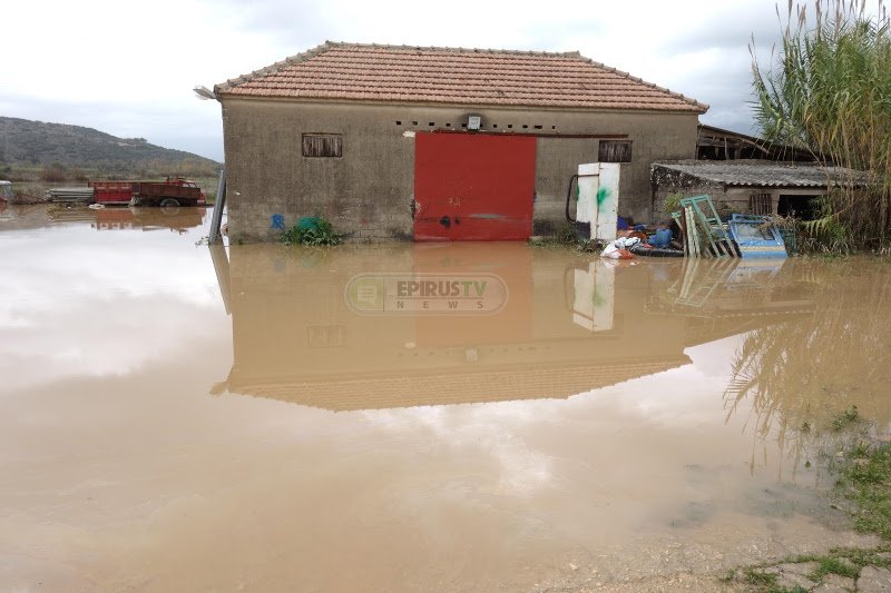 Σε απόγνωση αγρότες και κτηνοτρόφοι στην Ηπειρο με τις πλημμύρες: Κάθε χρόνο έχουμε τα ίδια [εικόνες] | iefimerida.gr 0