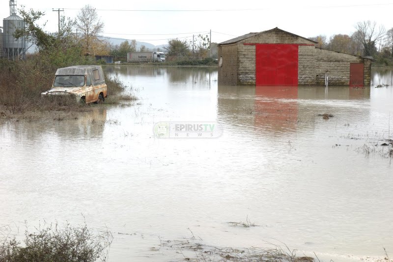 Σε απόγνωση αγρότες και κτηνοτρόφοι στην Ηπειρο με τις πλημμύρες: Κάθε χρόνο έχουμε τα ίδια [εικόνες] | iefimerida.gr 2