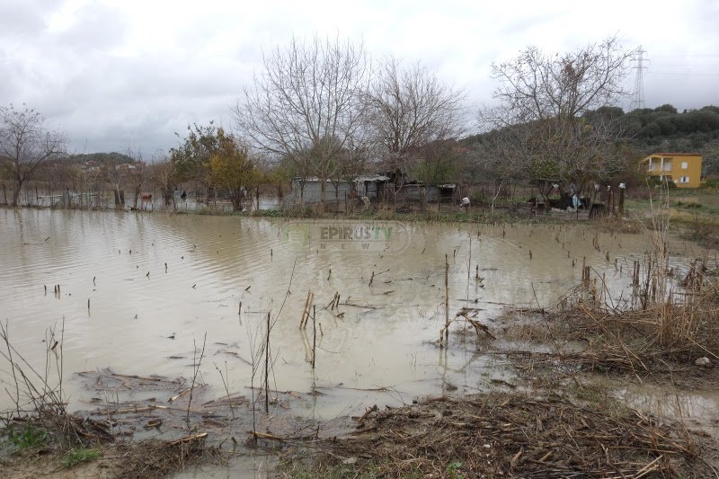 Σε απόγνωση αγρότες και κτηνοτρόφοι στην Ηπειρο με τις πλημμύρες: Κάθε χρόνο έχουμε τα ίδια [εικόνες] | iefimerida.gr 3