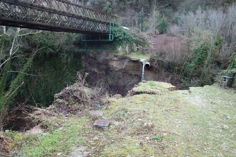 Τι λένε οι επιστήμονες για την κατάρρευση του Θεογέφυρου -Θλιβερές φωτογραφίες [εικόνες] | iefimerida.gr 4