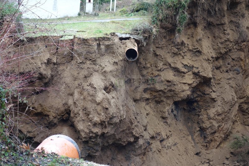 Τι λένε οι επιστήμονες για την κατάρρευση του Θεογέφυρου -Θλιβερές φωτογραφίες [εικόνες] | iefimerida.gr 6