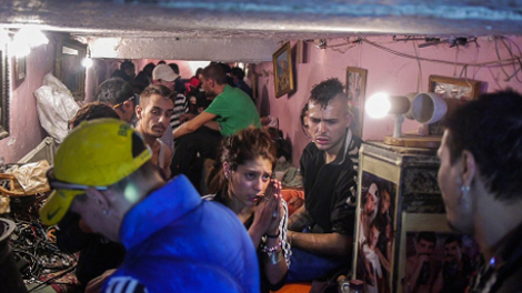 Οι άθλιοι της Ευρώπης: Αρρωστοι και άποροι έχουν κάνει σπίτι τους το δίκτυο των υπονόμων -Μια πόλη κάτω από τους δρόμους [εικόνες] | iefimerida.gr 3