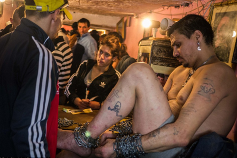 Οι άθλιοι της Ευρώπης: Αρρωστοι και άποροι έχουν κάνει σπίτι τους το δίκτυο των υπονόμων -Μια πόλη κάτω από τους δρόμους [εικόνες] | iefimerida.gr 6